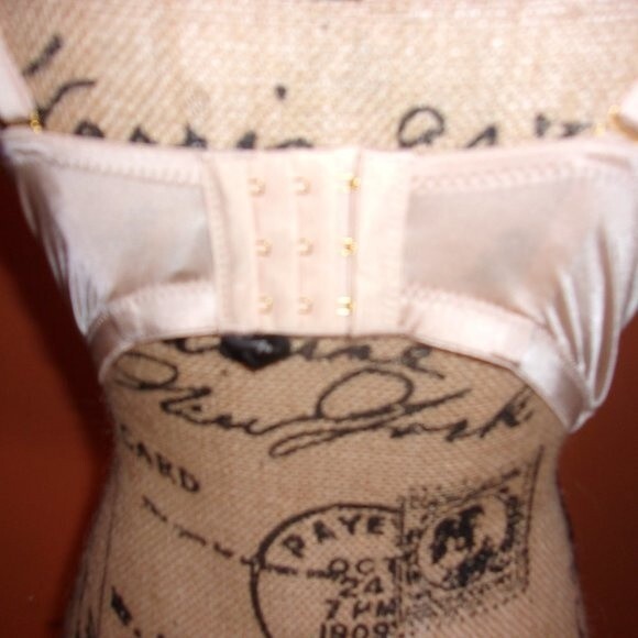Youmita Nude Push Up 38C Bra w/ Multiway Straps NWT - Picture 6 of 10